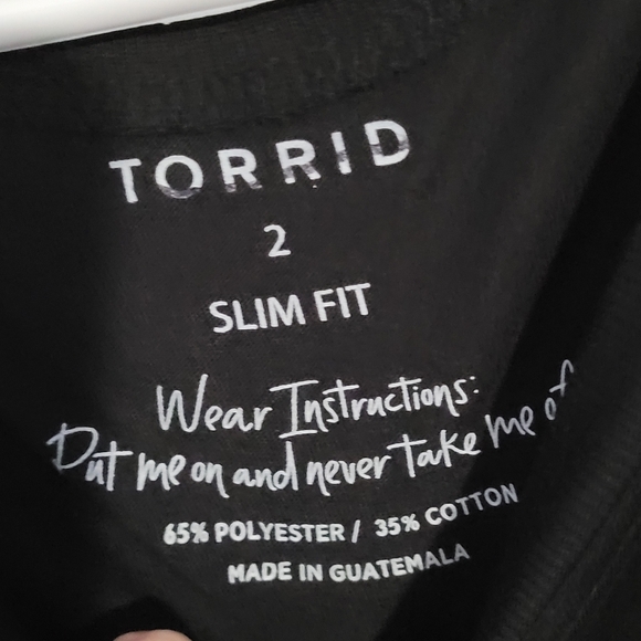 Torrid Black T-Shirt with Leopard Print Lips - Picture 3 of 4